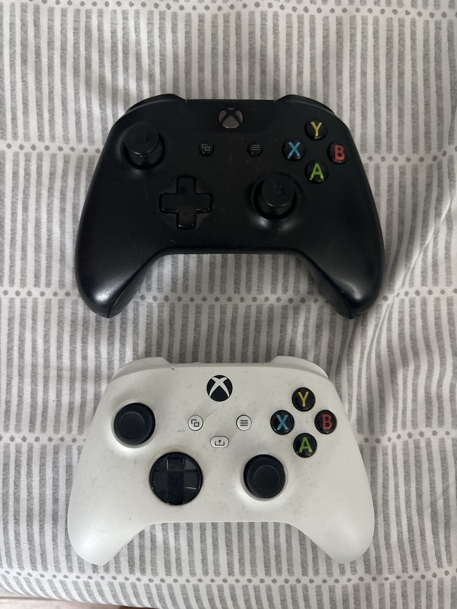 Microsoft Xbox Wireless Controllers Black and White Pair