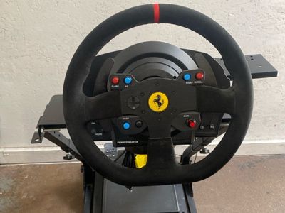 THRUSTMASTER TX RACING WHEEL FERRARI LEATHER WHEEL ON STAND #WCP039520