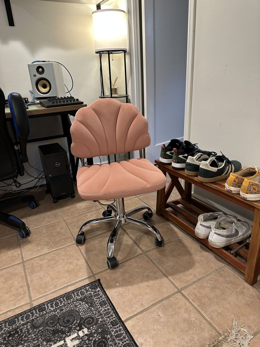 Pink rotating Chair