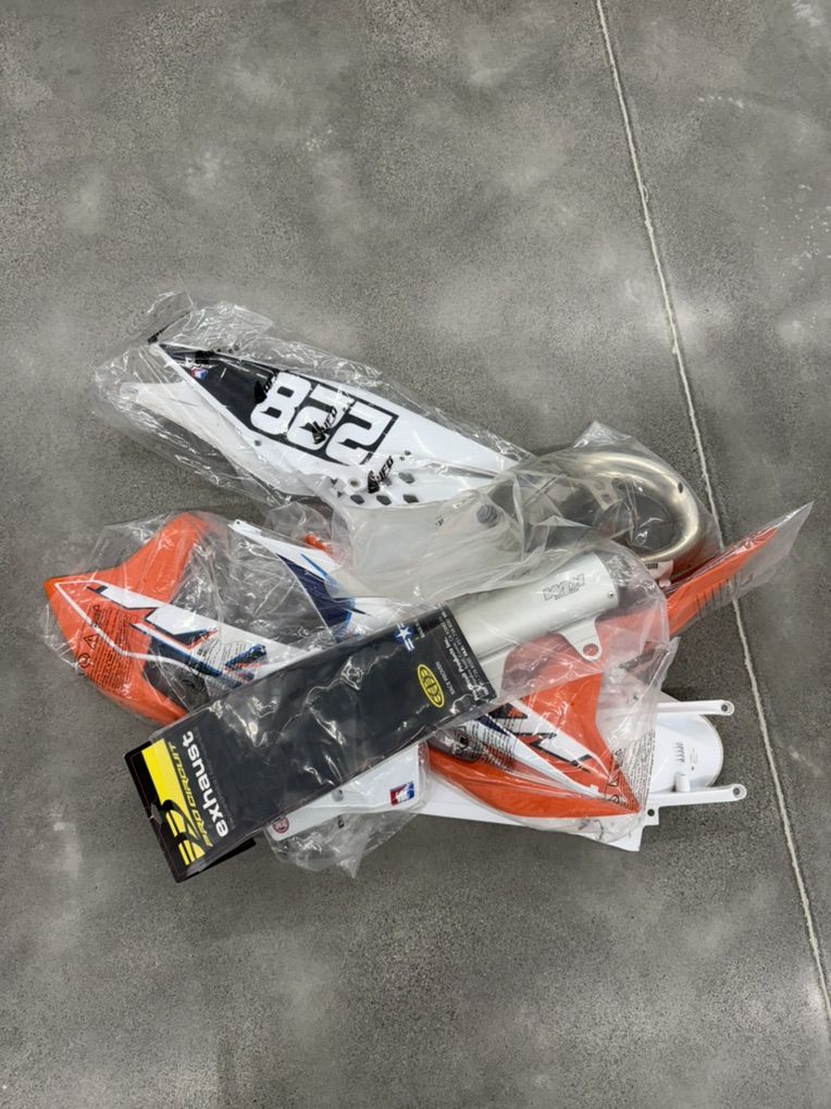 Main image 6