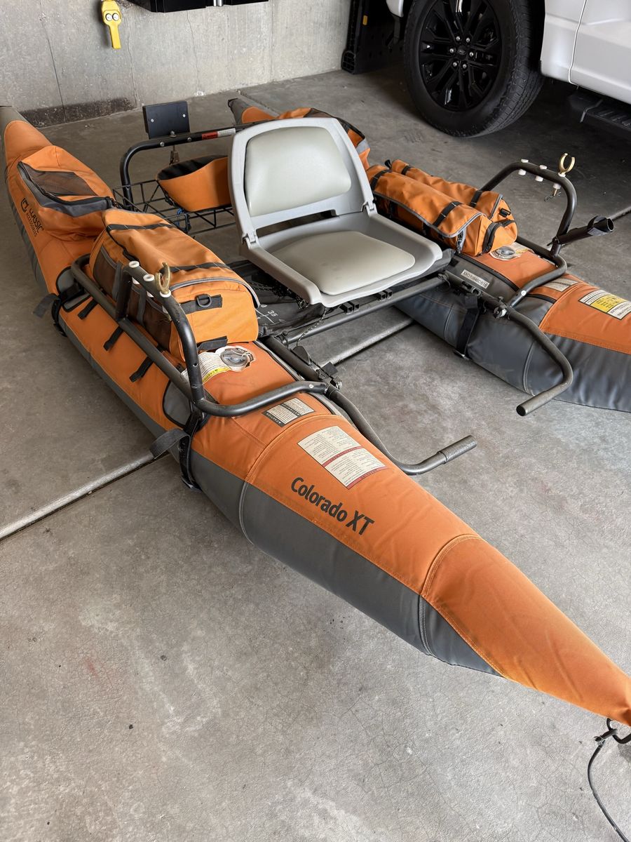 Colorado XT Personal Pontoon Boat