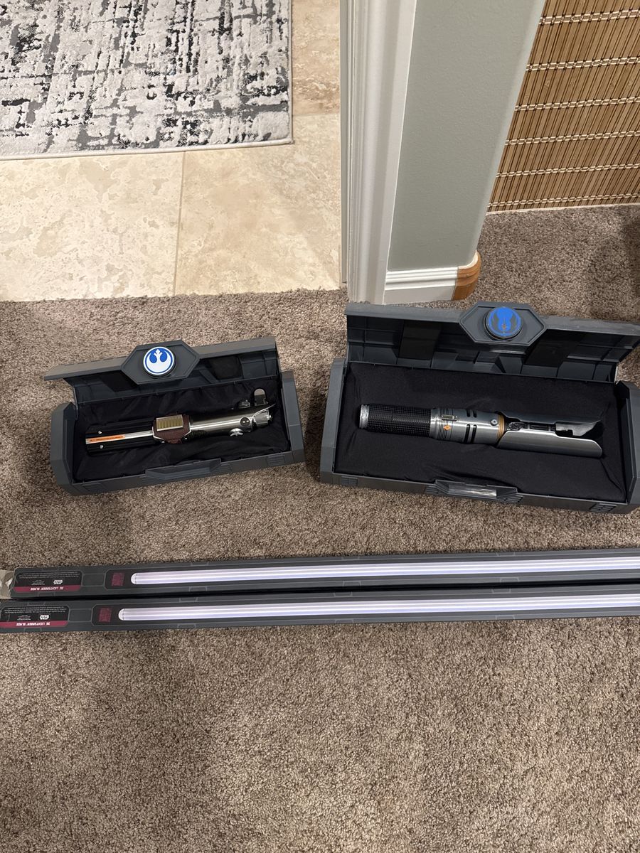 Star Wars Galaxy's Edge Legacy Lightsaber Bundle - Cal Kestis & Rey Skywalker, with Blades