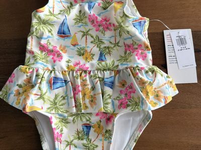 Baby girl's swimsuit (6-12 months, Old Navy), brand new