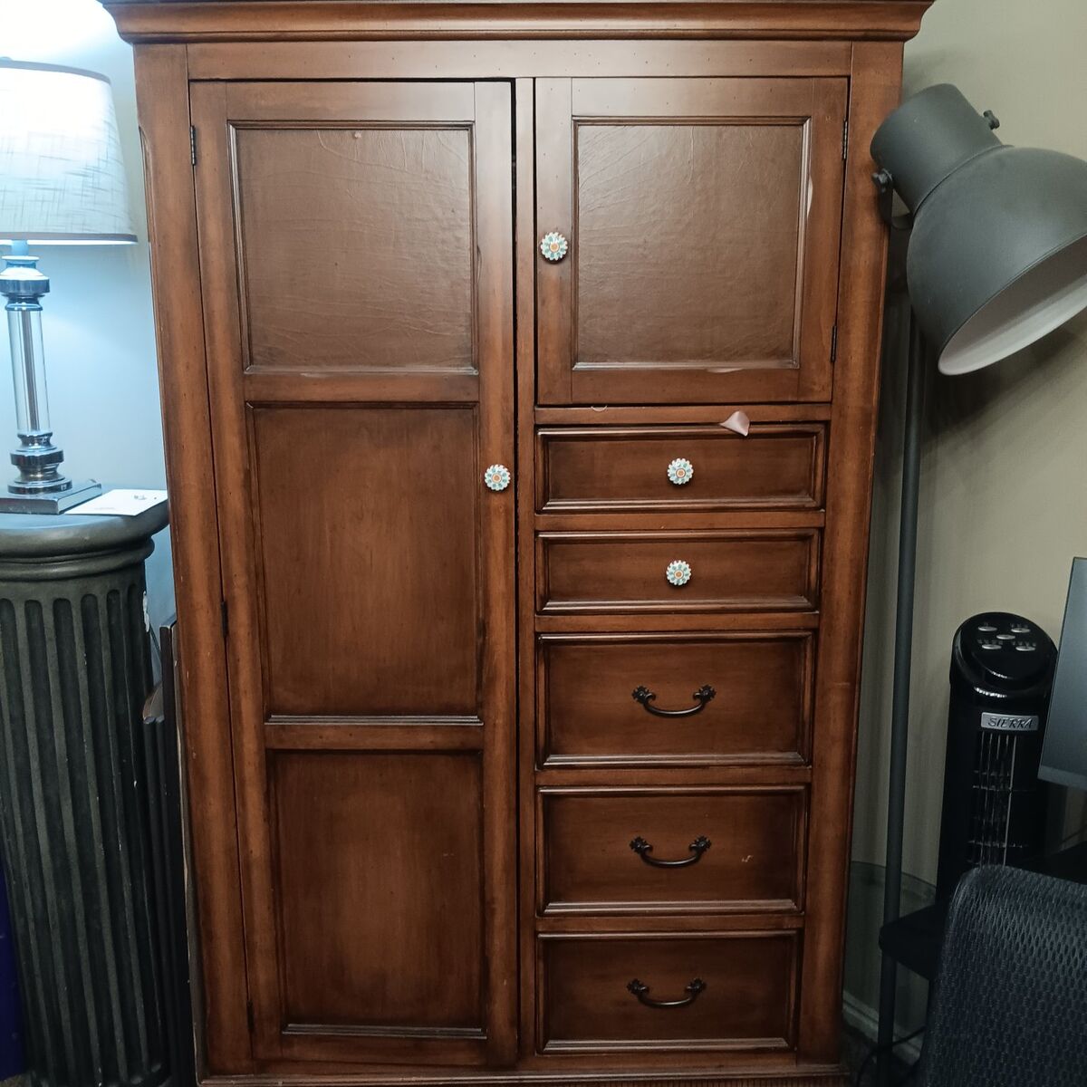 Armour/closet/dresser