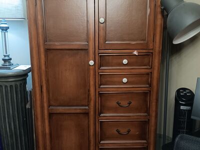 Armour/closet/dresser