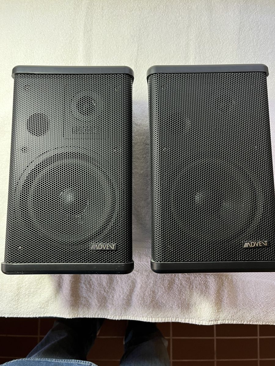 Vintage Pair of Advent Indoor/Outdoor Mini Advent Bookshelf Speakers Black