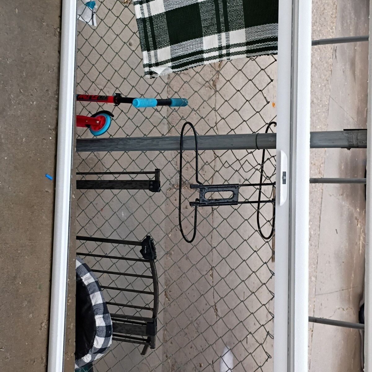 screen door (sliding screen)