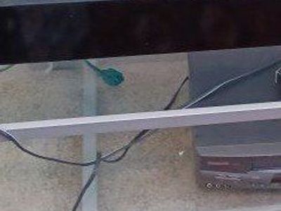 Tv/stereo stand/Free speakers