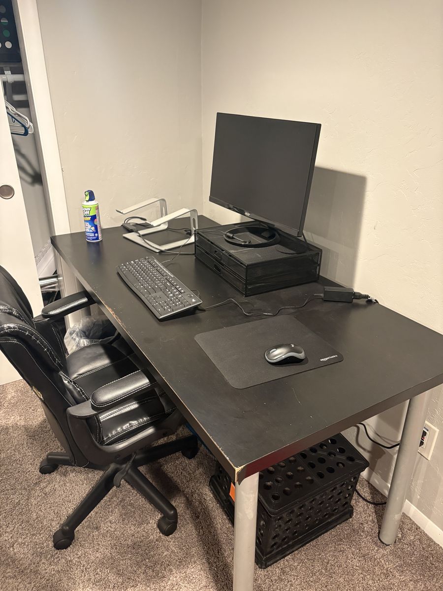 Black Desk