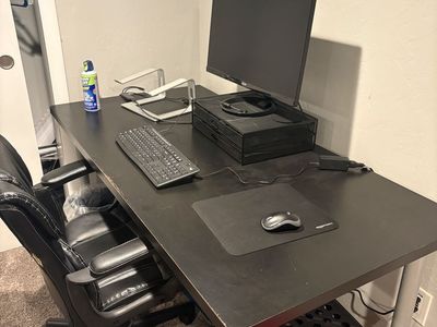 Black Desk