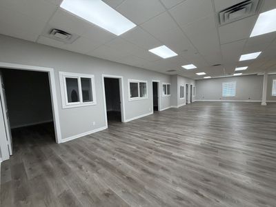 Open Space with 5 offices in Sandy