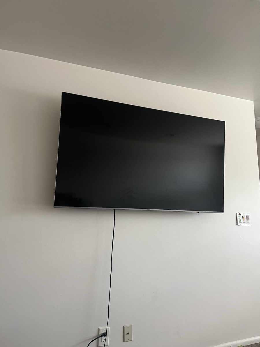 Samsung 65” QLED Smart TV - Multiple HDMI (1 ARC) & Remote - Great Condition