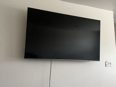 Samsung 65” QLED Smart TV - Multiple HDMI (1 ARC) & Remote - Great Condition