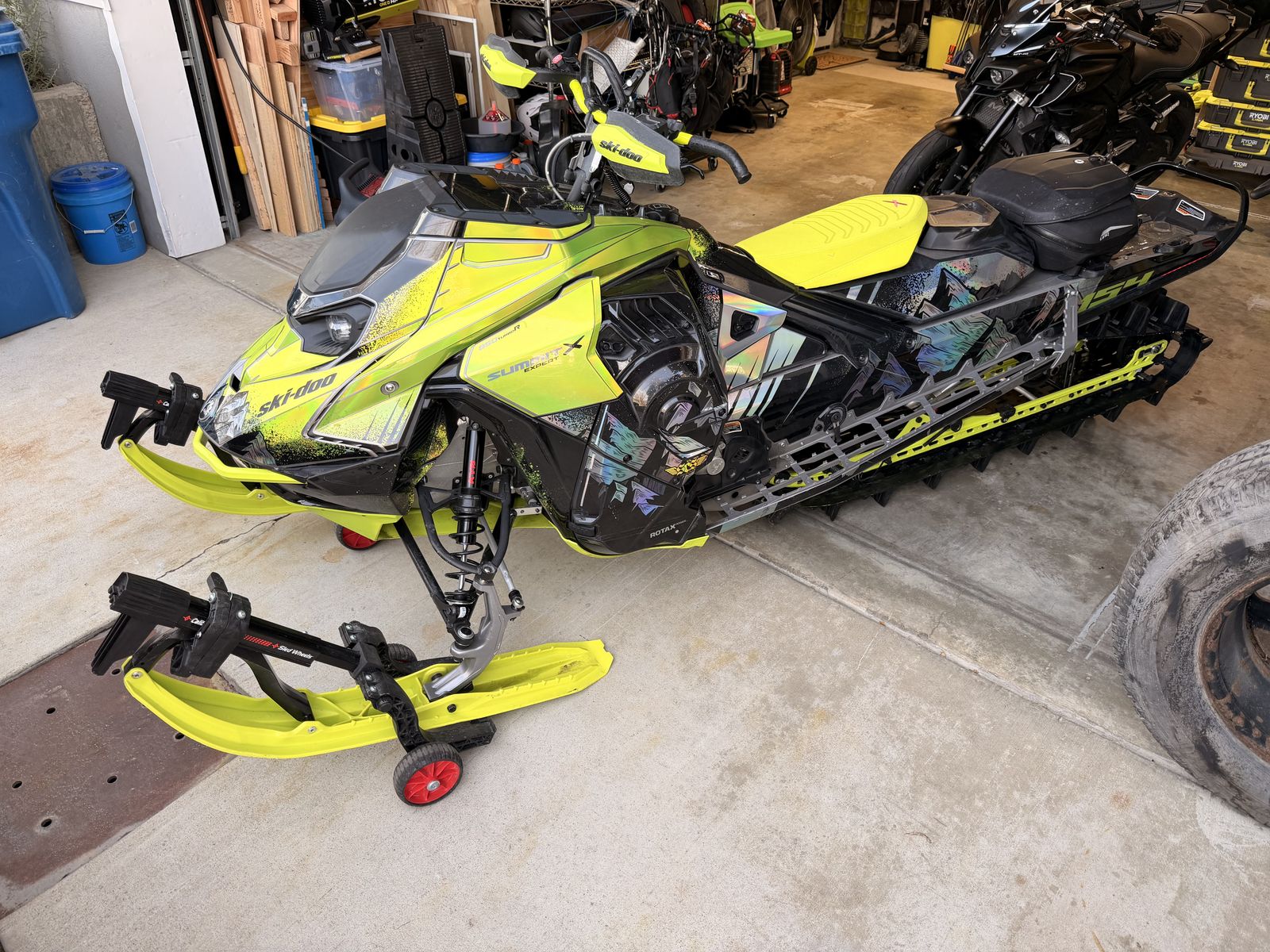 2023 Skidoo Expert Turbo w/BIG SCREEN!