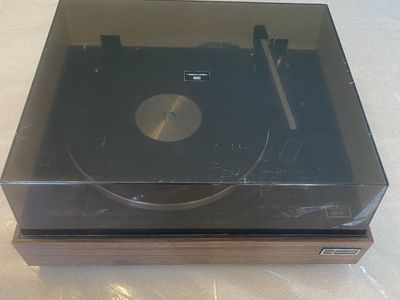 Vintage 1976 Realistic Lab-50 Turntable - Very Good Condition and Works Great