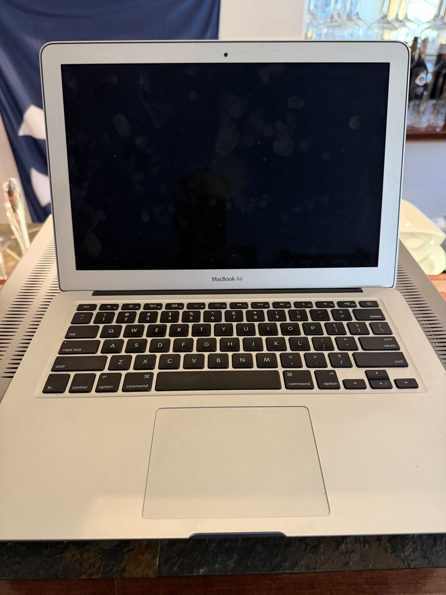 2 MacBook Airs 13" (2010 + 2011) — Wiped, No OS — Both for sale