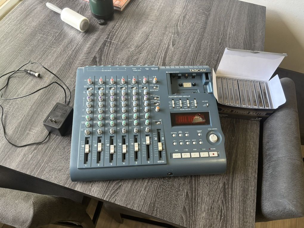 Tascam Portastudio 424 MkIII
