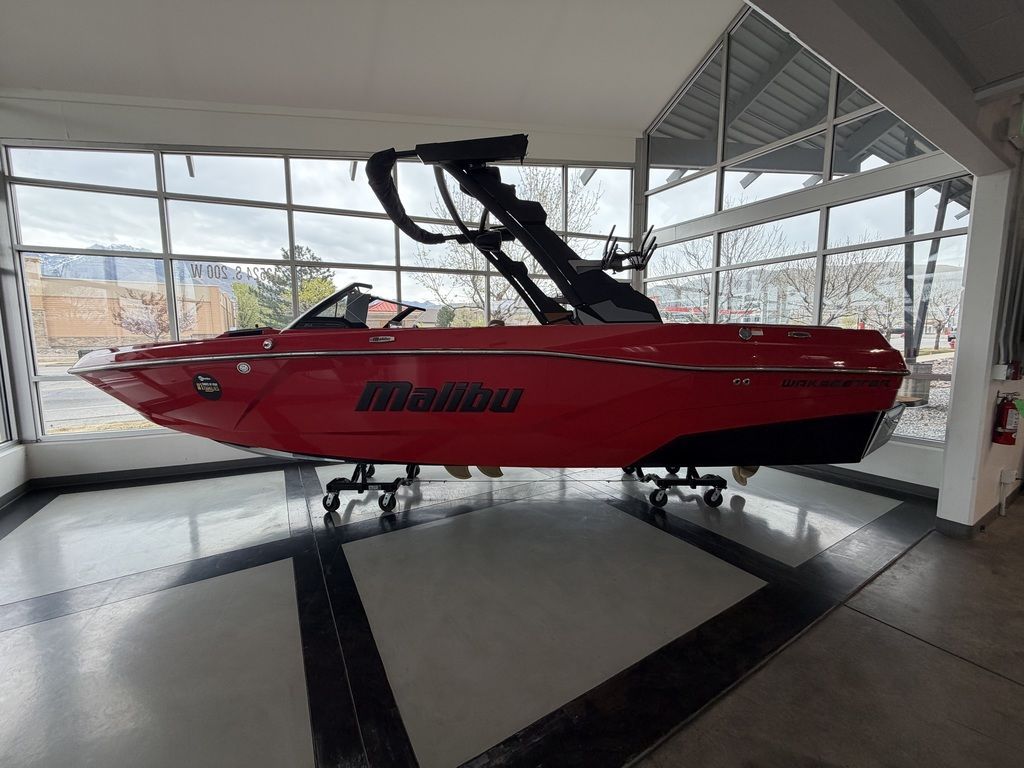 2026 Malibu Boats 21 LX