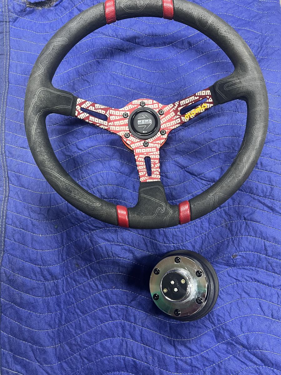 MOMO 13.5” Quick Release steering wheel