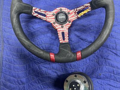 MOMO 13.5” Quick Release steering wheel