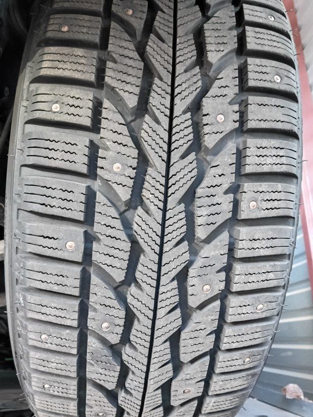 Studded Snow Tires New 225/45R18 Firestone 18 Snow