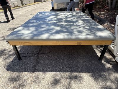 Physical therapy mat with hydraulics