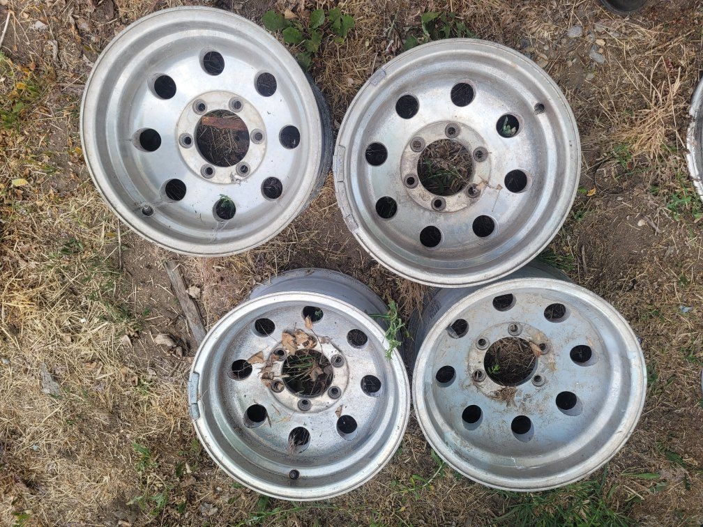 Set of 4 Used USA Made Steel Truck/SUV Wheels, good for Toyota / dodge and other 6 lug vehicles- 2500 lbs Max Load, 60 PSI Max
