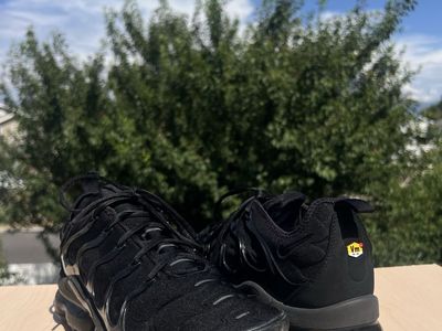 Nike Air VaporMax Plus Triple Black Women's US 9.5 (Men's US 8) Running Shoes, EU 41