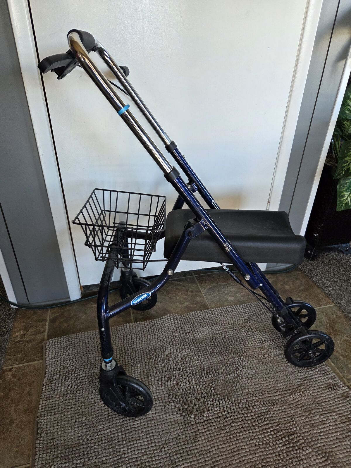 Knee mobility scooter with basket