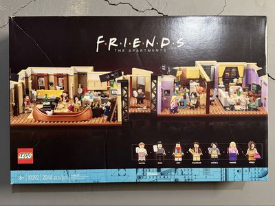LEGO Friends The Apartments Set 10292 - 2048 Pieces
