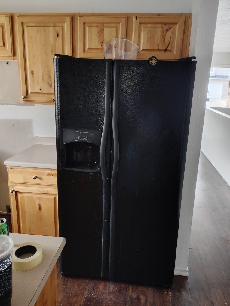 Frigidaire Black Side-by-Side Refrigerator with Ice & Water Dispenser