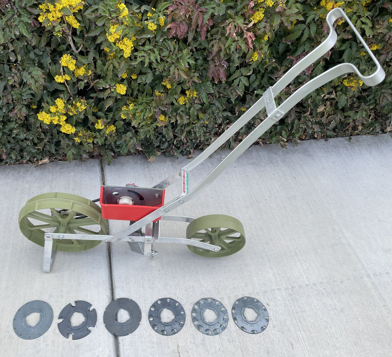 Earthway Products Precision Garden Seeder Model -1001 B