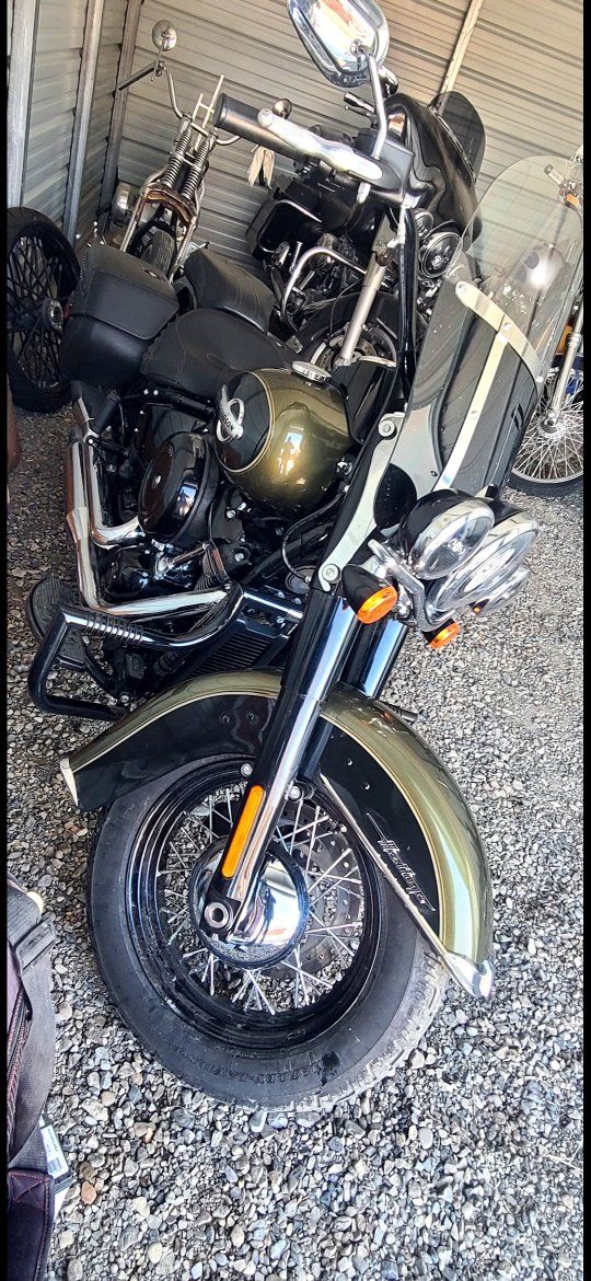 Harley-Davidson Heritage Classic Motorcycle with Saddlebags & Windshield
*only 3,000 miles!!