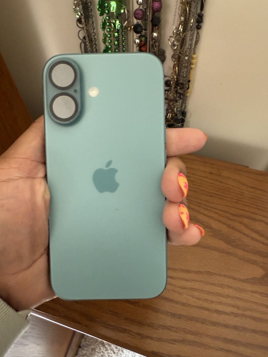 iPhone 16