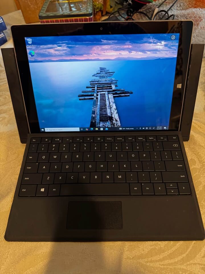 MICROSOFT SURFACE 3 4GB RAM 64GB SSD WITH KEYBOARD AND DOCKING STATION