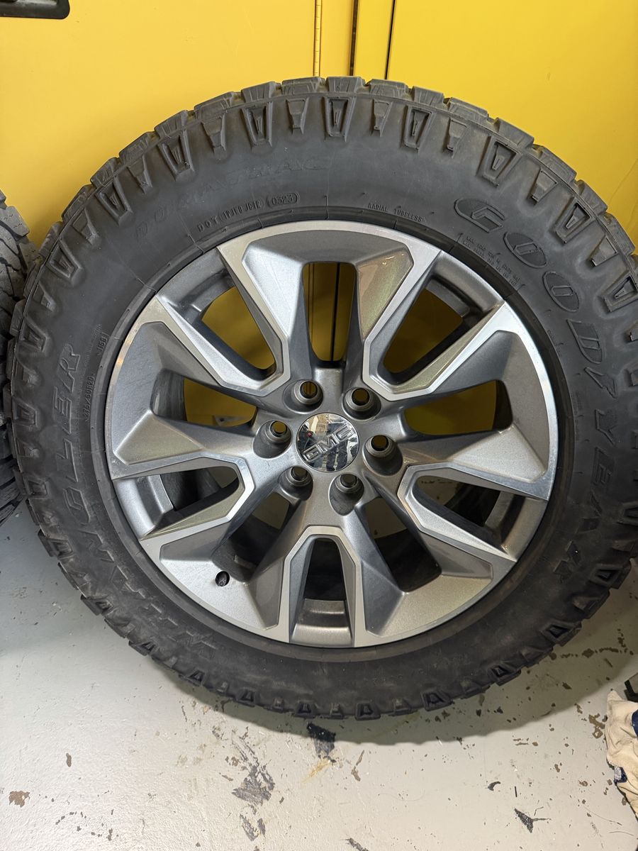 Silverado 20" RST Rims  275/6020 tires