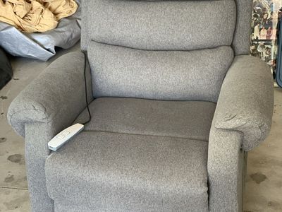 Power lift recliner chair