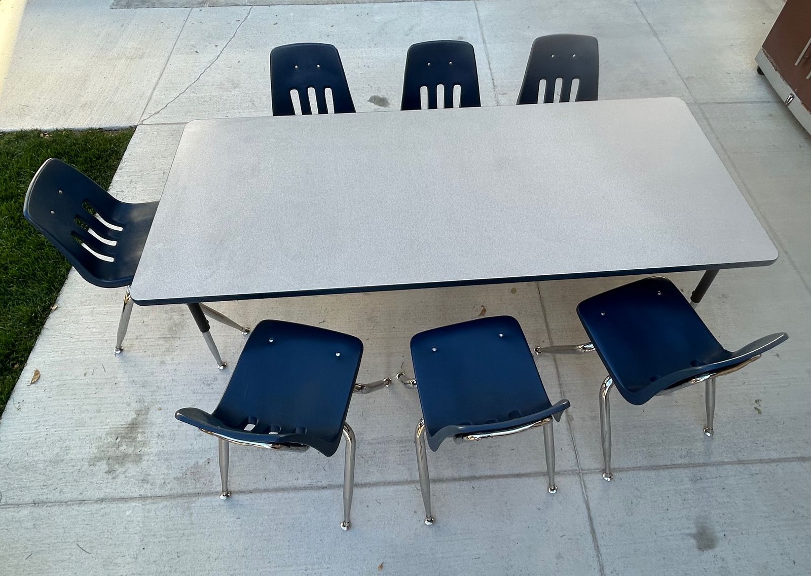 Table & Chairs