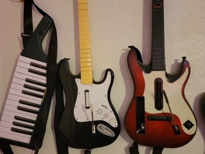 NINTENDO KEYBOARD AND GUITARS