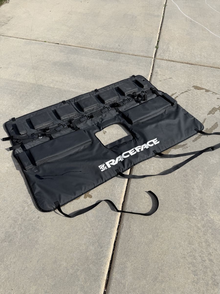 Race face tailgate pad