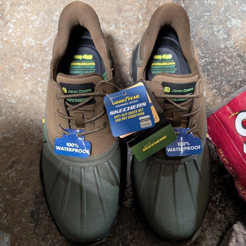 Skechers John Deer waterproof size10.5 New