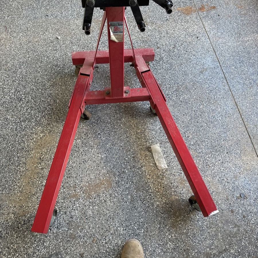 Foldable engine stand