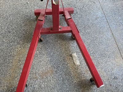 Foldable engine stand