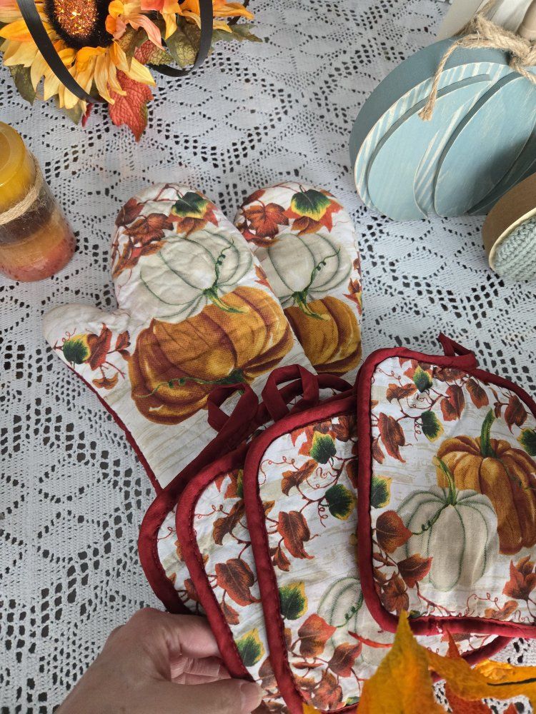 Autumn and Thanksgiving Decorative Lot - Garlands, Pumpkins & Sign