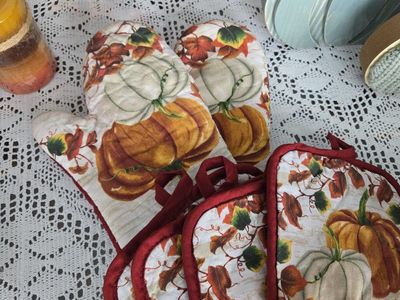 Autumn and Thanksgiving Decorative Lot - Garlands, Pumpkins & Sign