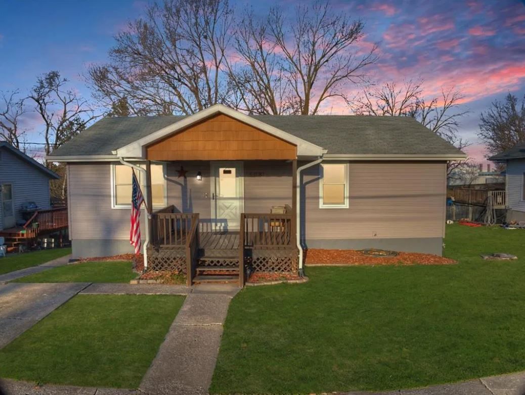 Cozy and beautifully updated 2-bedroom, 1-bath home in Chillicothe, MO