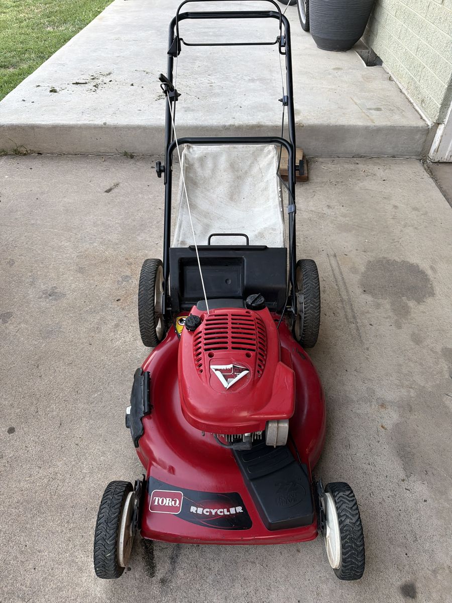 Toro Recycler with Techumseh 6.5 hp motor