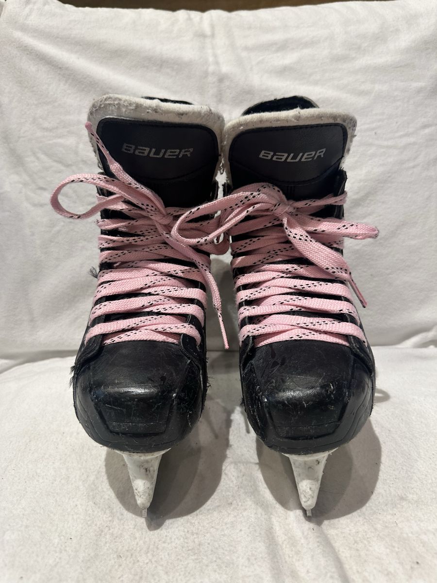 Bauer supreme one.4 size 3 or shoe size 4 hockey skates