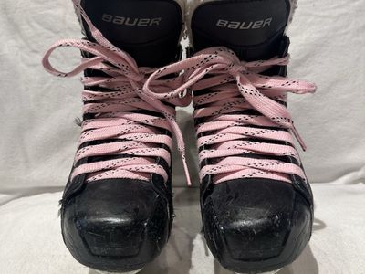 Bauer supreme one.4 size 3 or shoe size 4 hockey skates