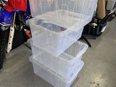 4 New Storage Containers (only 1 Lid)
